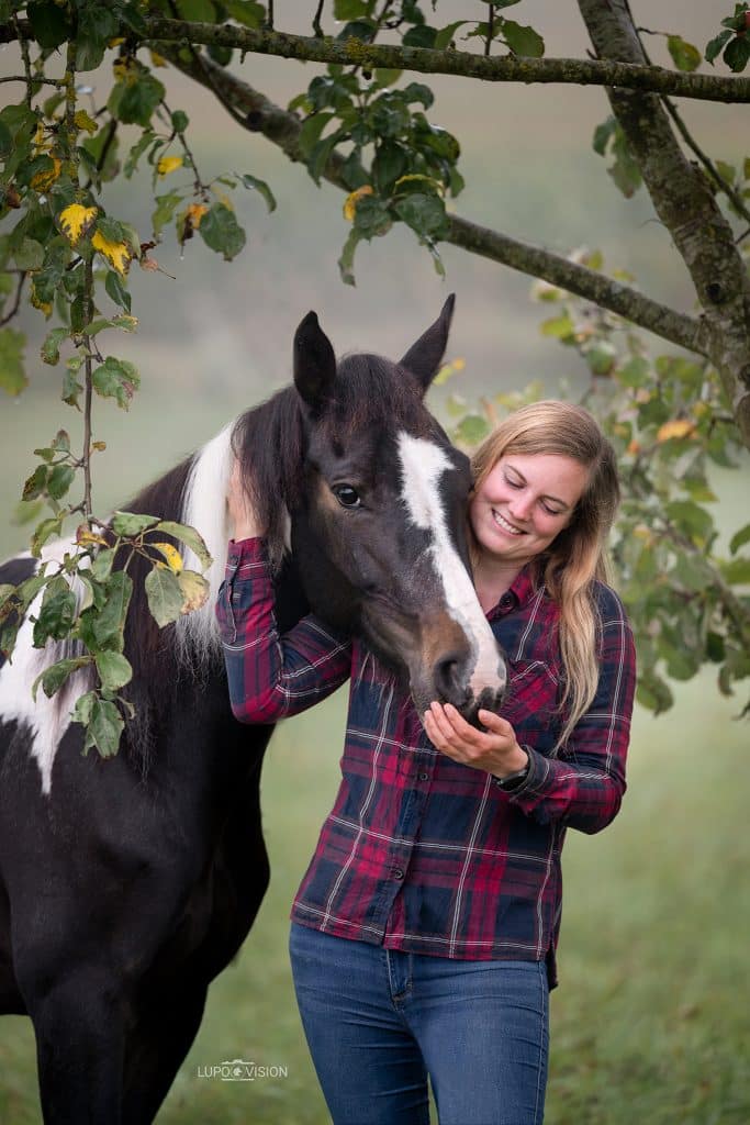 Outfitidee für ein Fotoshooting mit Pferd