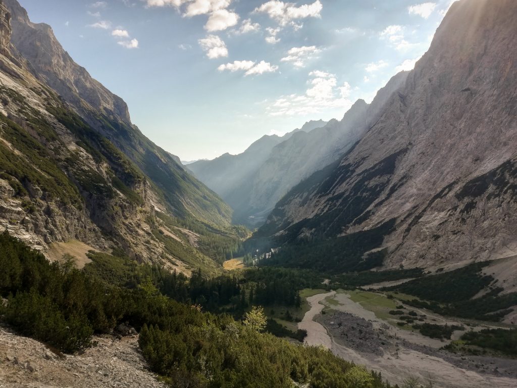 Blick ins Reintal unterhalb der Zugspitze im Wettersteingebirge